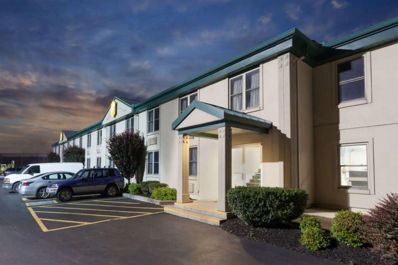 Super 8 By Wyndham Harrisburg Hershey West Luaran gambar