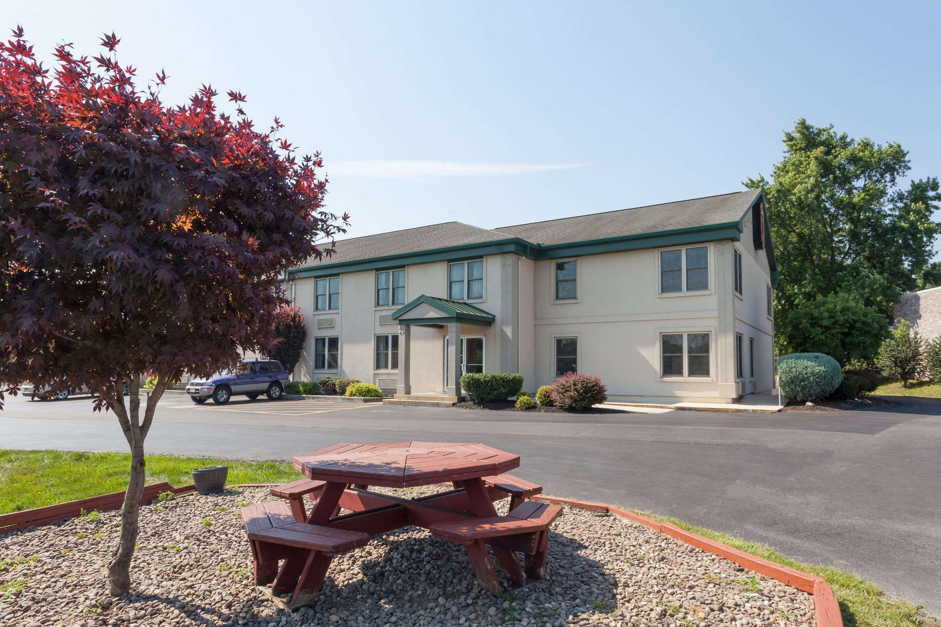 Super 8 By Wyndham Harrisburg Hershey West Luaran gambar